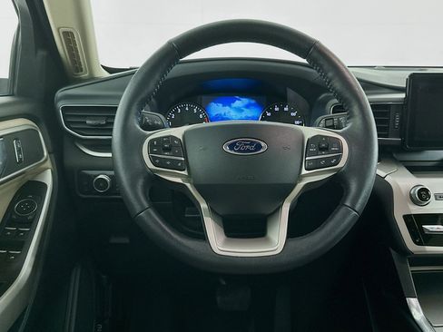 Used 2021 Ford Explorer XLT w/ Equipment Group 202A image 18