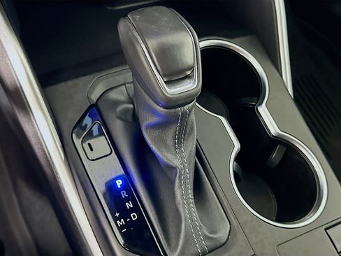 Used 2024 Toyota Highlander LE image 25