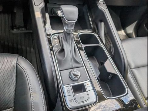 Used 2025 Kia Telluride S FWD image 16
