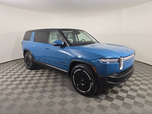 Used 2025 Rivian R1S Adventure Dual AWD/4WD image 7