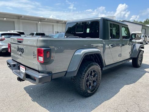 Used 2023 Jeep Gladiator Sport AWD/4WD image 7