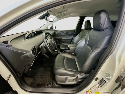 Used 2019 Toyota Prius XLE w/ Carpet Mat Package AWD/4WD image 13