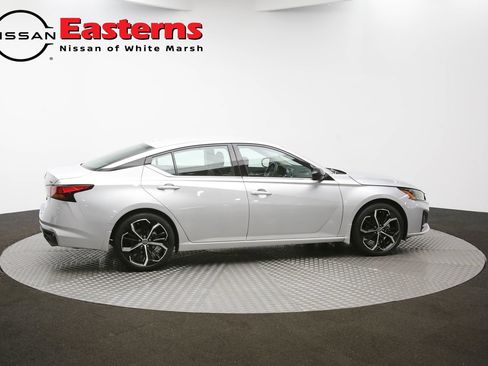 Used 2023 Nissan Altima 2.5 SR FWD image 39