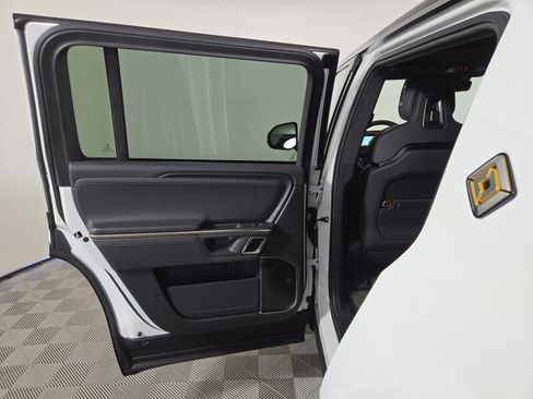 Used 2024 Rivian R1S Adventure AWD/4WD image 17