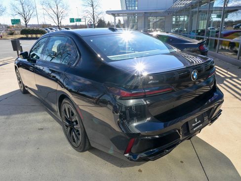 Used 2023 BMW 760i xDrive w/ Executive Package image 7