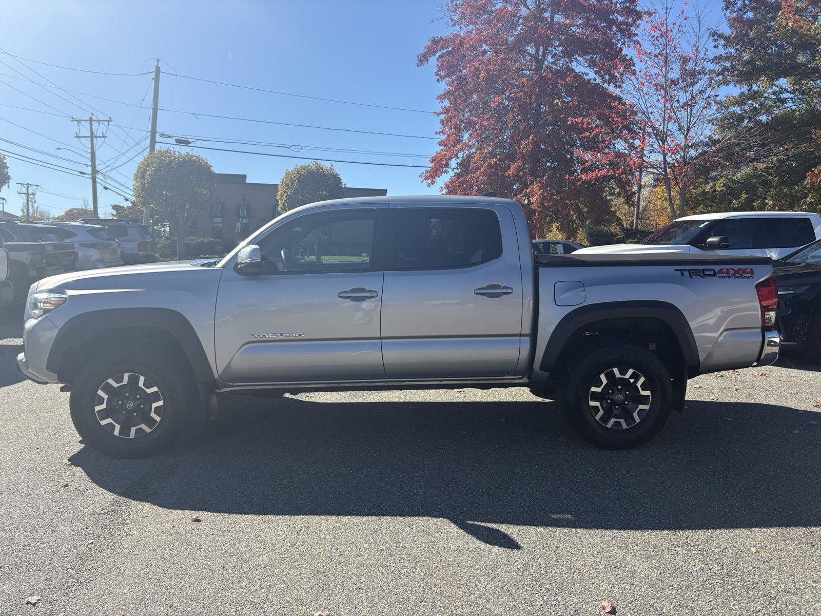 Used 2016 Toyota Tacoma TRD Off-Road w/ Towing Package AWD/4WD image 4