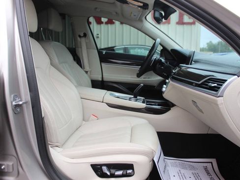 Used 2022 BMW 740i xDrive AWD/4WD image 23