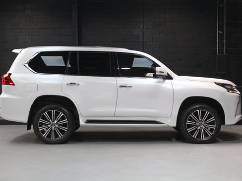 Used 2021 Lexus LX 570 4WD w/ Luxury Package image 15