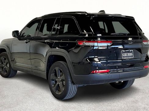 New 2024 Jeep Grand Cherokee Limited w/ Black Appearance Package AWD/4WD image 4