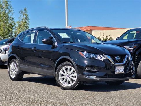 Used 2022 Nissan Rogue Sport SV image 2