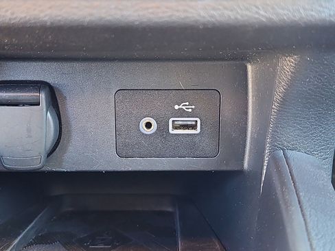 Used 2023 Nissan Versa SV image 8