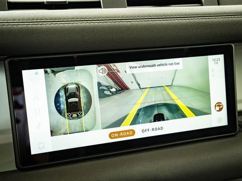 Used 2023 Land Rover Defender 90 SE image 32