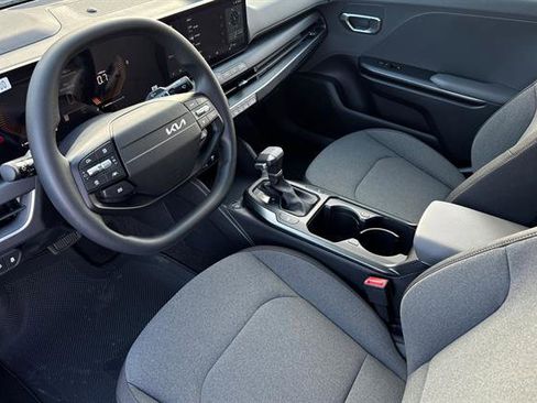 New 2025 Kia K4 LXS image 10