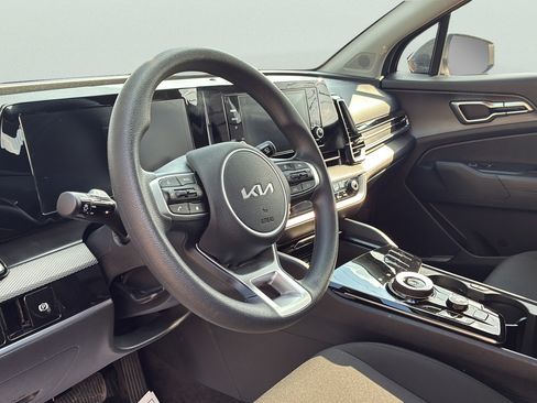 Used 2025 Kia Sportage LX FWD image 25