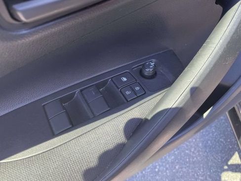 Used 2022 Toyota Corolla LE FWD image 19