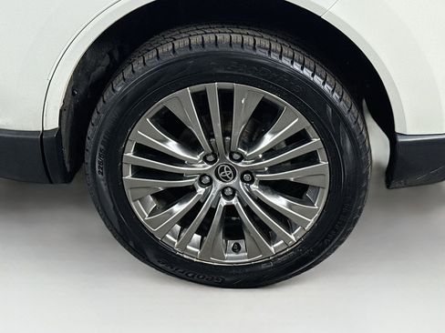 Used 2021 Toyota Venza XLE w/ Softex Package image 9