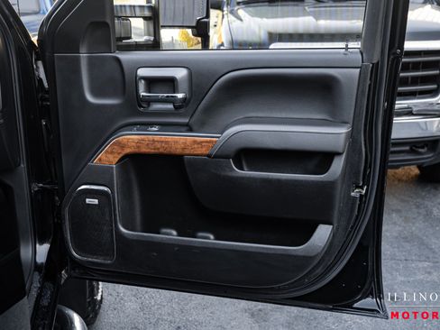 Used 2019 Chevrolet Silverado 3500 High Country w/ Duramax Plus Package image 38