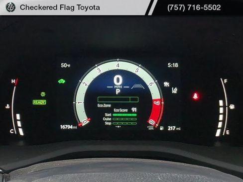 Used 2025 Toyota Camry SE w/ Convenience Package image 11