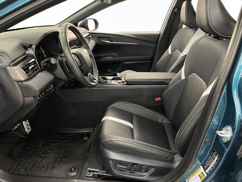 Used 2025 Toyota Camry SE image 7