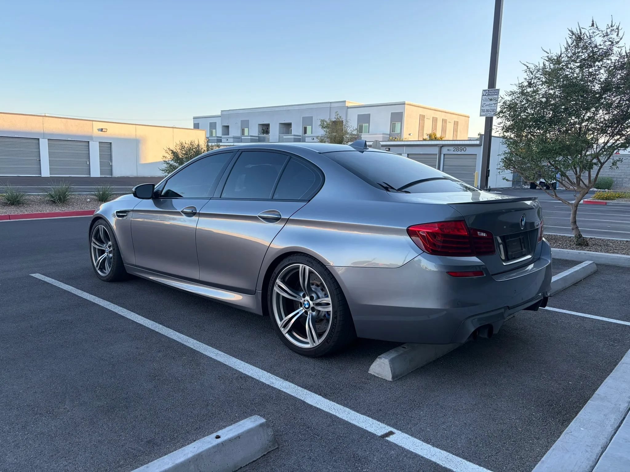 Used 2014 BMW M5 RWD image 4