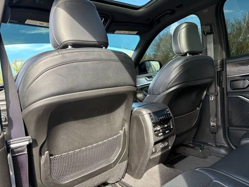 Used 2021 Jeep Grand Cherokee L Overland image 31