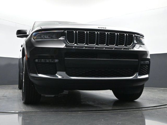 Used 2023 Jeep Grand Cherokee L Limited AWD/4WD image 35