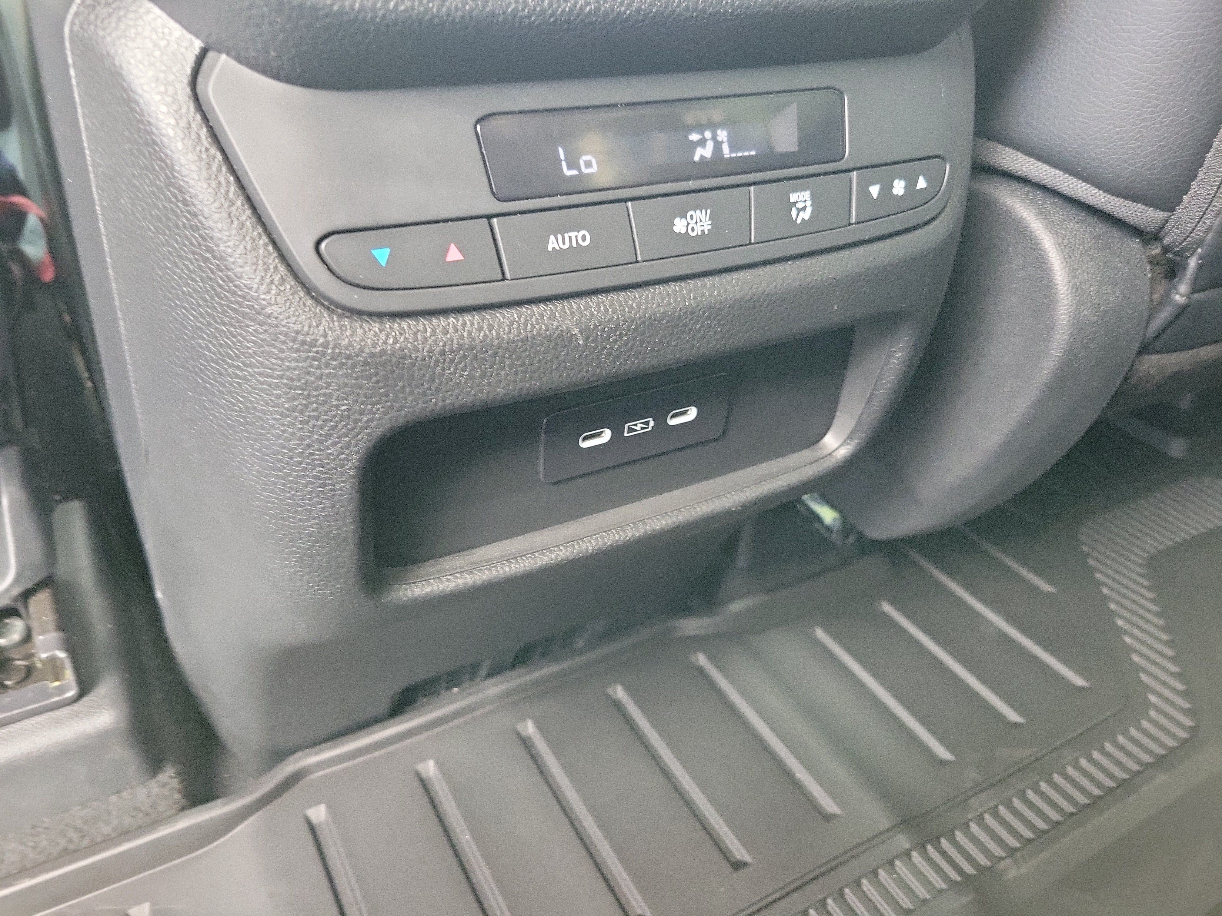 Used 2025 Honda Pilot Touring image 18