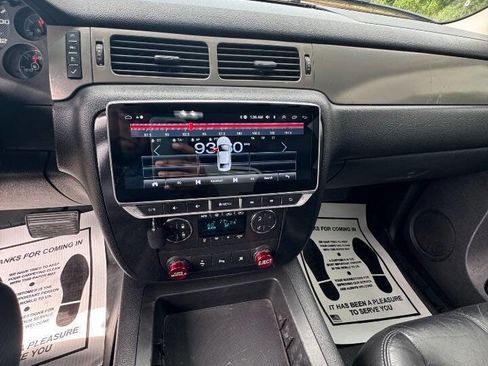 Used 2010 Chevrolet Avalanche LT w/ Suspension Package, Off-Road image 13