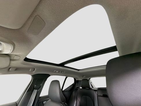 Certified 2025 Volvo XC40 B5 Plus image 22