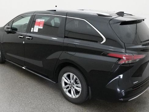 New 2026 Toyota Sienna Limited FWD image 5