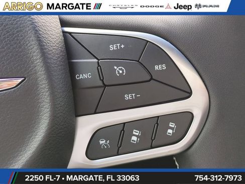 New 2026 Chrysler Pacifica Select FWD image 28