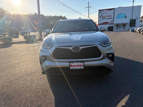 Used 2021 Toyota Highlander XLE image 4