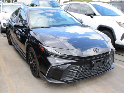 Used 2026 Toyota Camry SE FWD image 2