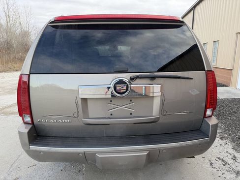 Used 2007 Cadillac Escalade AWD w/ Climate Package image 17