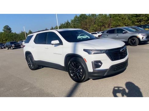 Used 2023 Chevrolet Traverse RS image 8