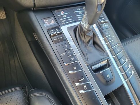 Used 2018 Porsche Macan AWD/4WD image 24
