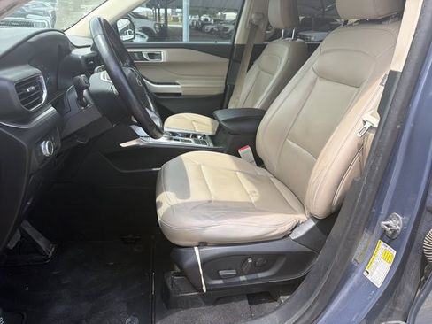 Used 2021 Ford Explorer XLT w/ Equipment Group 202A RWD image 10