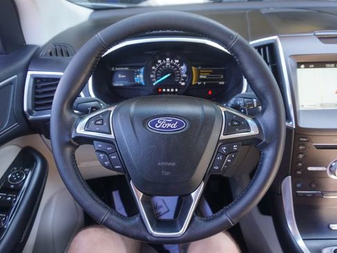 Used 2018 Ford Edge Titanium w/ Equipment Group 301A FWD image 3