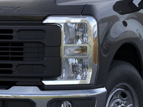New 2025 Ford F250 XL w/ XL Chrome Package RWD image 18