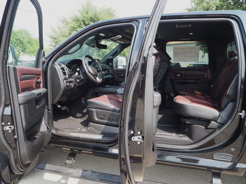 New 2025 RAM 2500 Limited image 10