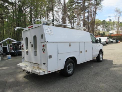 Used 2013 Ford E-350 and Econoline 350 Super Duty w/ Class I Trailer Tow Pkg image 5