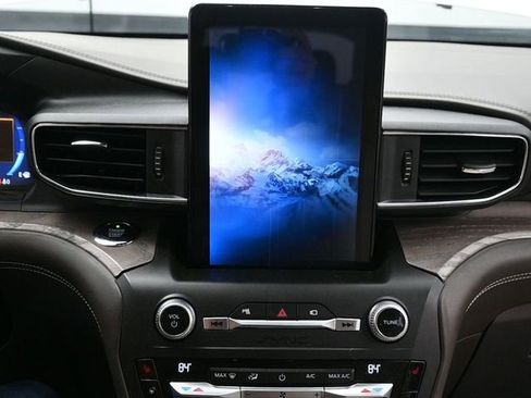 Used 2020 Ford Explorer Platinum w/ Premium Technology Package image 16