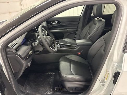 Used 2026 Jeep Compass Limited w/ Sun, Sound & Navigation Group AWD/4WD image 6