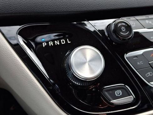 Used 2024 Chrysler Pacifica Touring-L FWD image 14