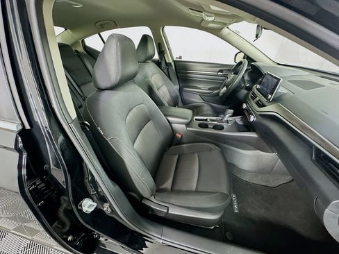 Used 2025 Nissan Altima 2.5 SV image 29