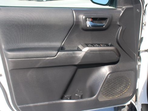 Certified 2023 Toyota Tacoma TRD Off-Road AWD/4WD image 11