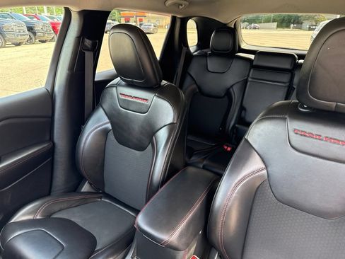 Used 2019 Jeep Cherokee Trailhawk w/ Cold Weather Group AWD/4WD image 45