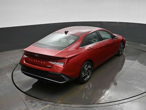 Certified 2025 Hyundai Elantra Limited image 29
