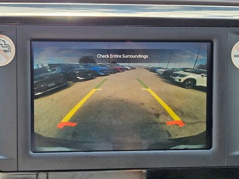 Used 2023 Chrysler Voyager LX image 21