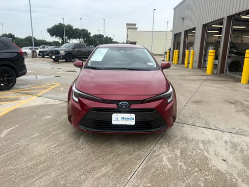 Used 2023 Toyota Corolla LE FWD image 3